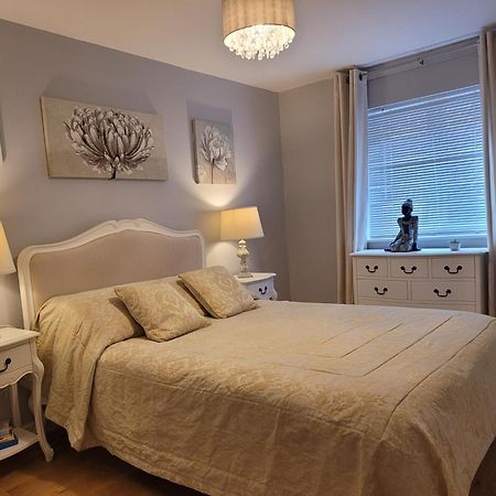 Three Bedroom Apartment By Beautiful Park ลอนดอน ภายนอก รูปภาพ
