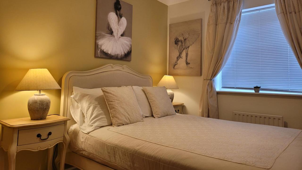 Three Bedroom Apartment By Beautiful Park ลอนดอน ภายนอก รูปภาพ
