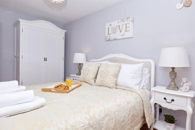 Three Bedroom Apartment By Beautiful Park ลอนดอน ภายนอก รูปภาพ