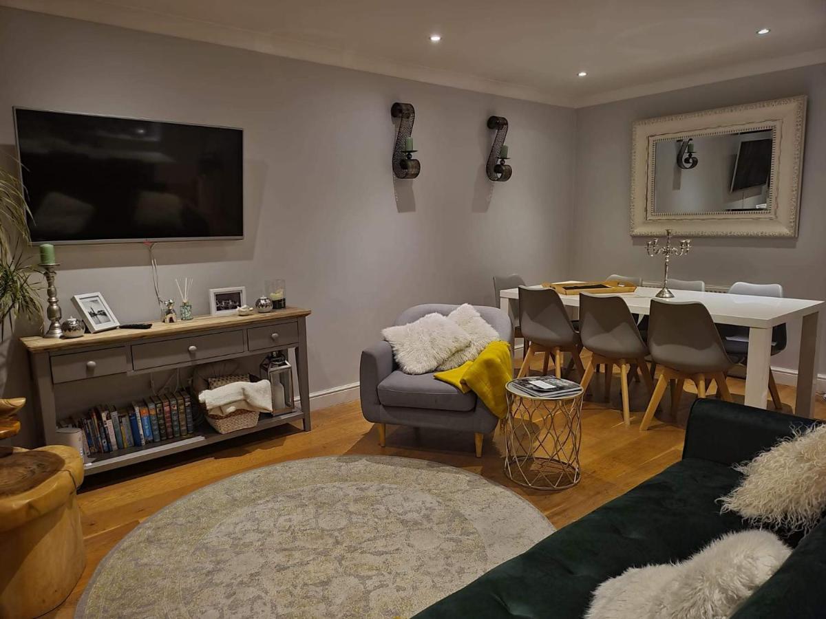 Three Bedroom Apartment By Beautiful Park ลอนดอน ภายนอก รูปภาพ