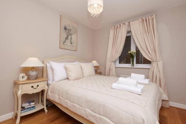 Three Bedroom Apartment By Beautiful Park ลอนดอน ภายนอก รูปภาพ