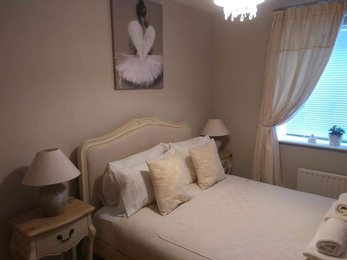 Three Bedroom Apartment By Beautiful Park ลอนดอน ภายนอก รูปภาพ