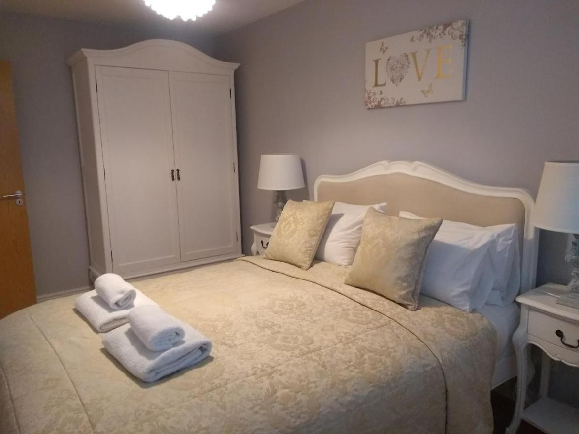 Three Bedroom Apartment By Beautiful Park ลอนดอน ภายนอก รูปภาพ