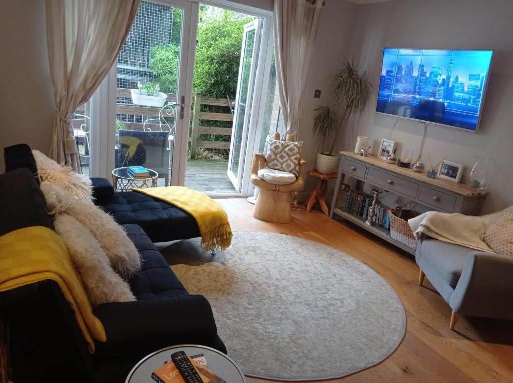 Three Bedroom Apartment By Beautiful Park ลอนดอน ภายนอก รูปภาพ